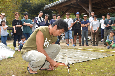 写真：タープ張りの様子