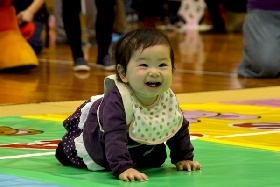 写真：はいはいレースの様子