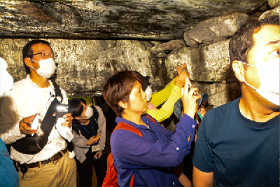 写真：宝洞山1号墳の石室内