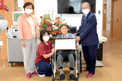 男性最高齢者103歳の渡邊弘さんの画像