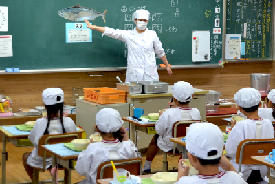 魚食教育を行う様子の画像