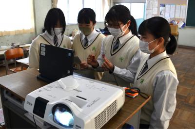 写真：川之江高校発表の様子