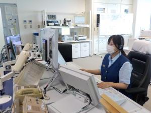 通信室で働く姿